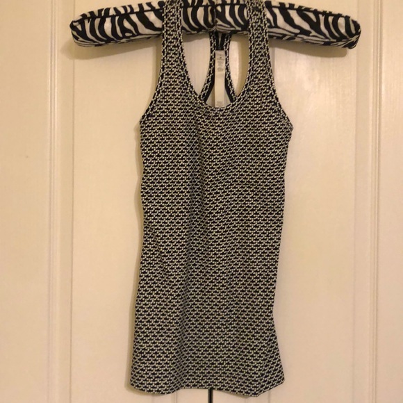 lululemon Black & White Yoga Top - Picture 3 of 10